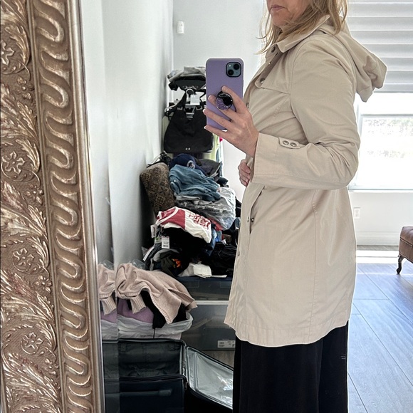 Michael Kors Tan Raincoat Trench Coat with Leopard Lining and Removable Hood - Picture 8 of 16